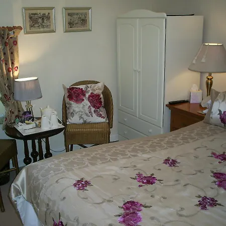 Helstone House 3*