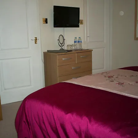 Helstone House 3*